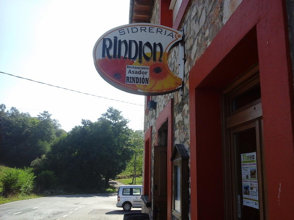 Hotel Asador Rindion Tineo Exterior photo